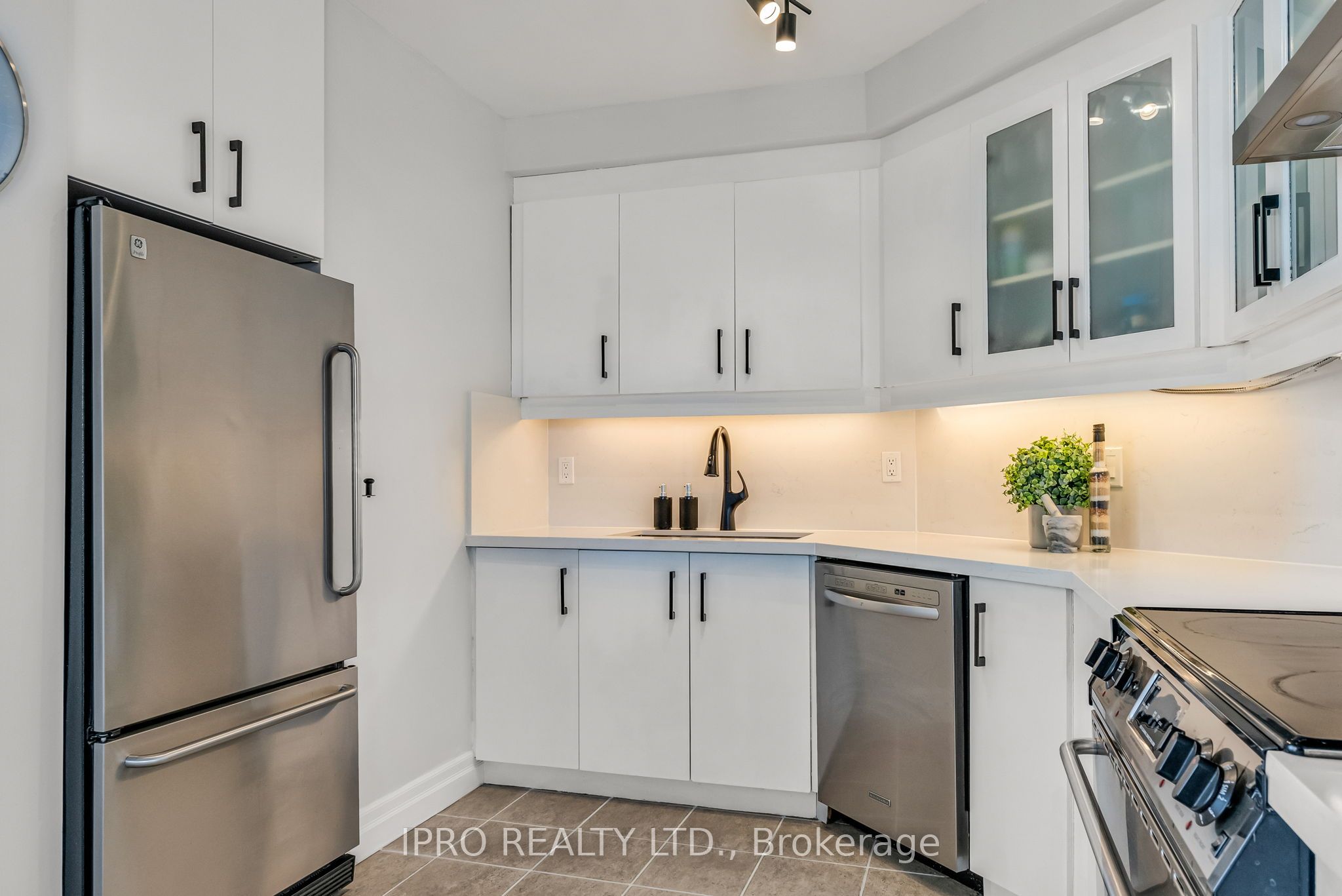 500 Queens Quay W, #210E