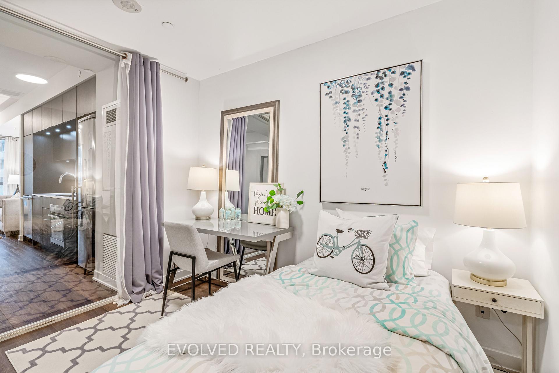 2 Bedrooms Condo at 55 Regent Park,  Toronto For sale
