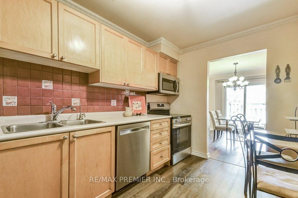 4 Bedrooms Condo at 2670 Battleford, Mississauga For sale