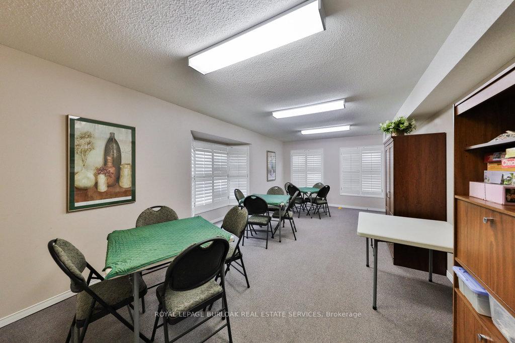 2 Bedrooms Condo at 216E Plains, Burlington For sale