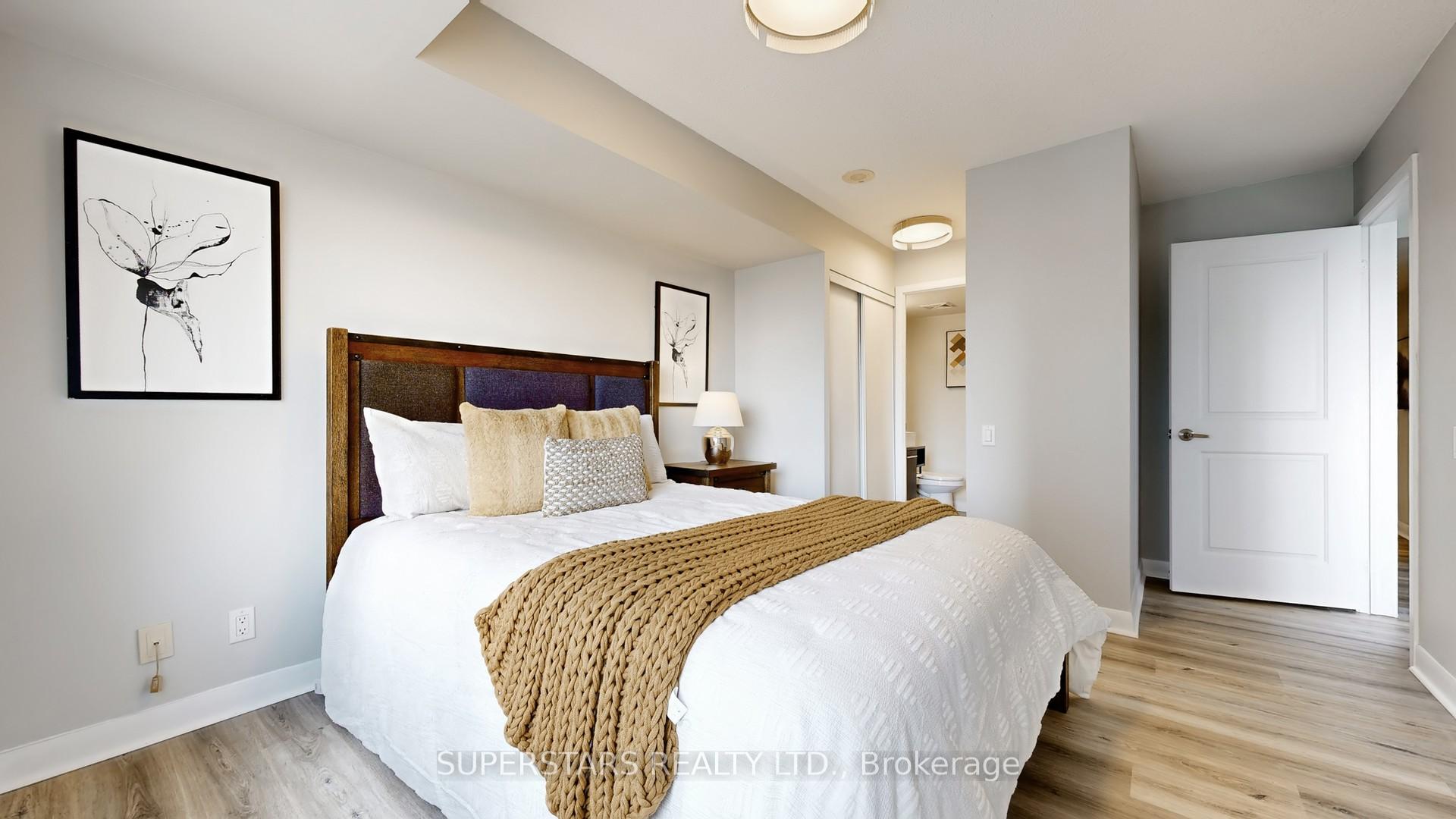 2 Bedrooms Condo at 25 Town Centre, Toronto For sale