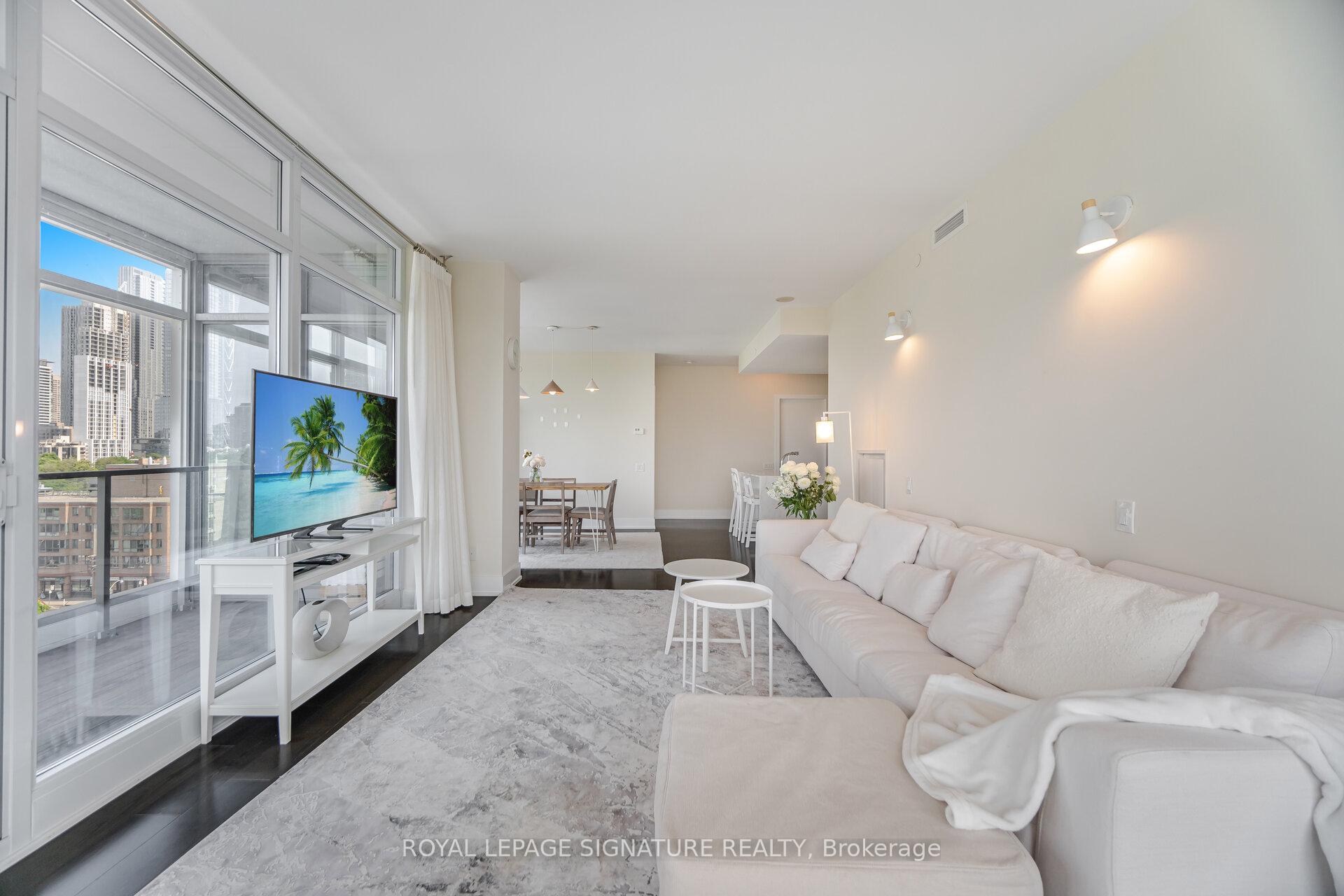 2 Bedrooms Condo at 170 Avenue, Toronto For sale