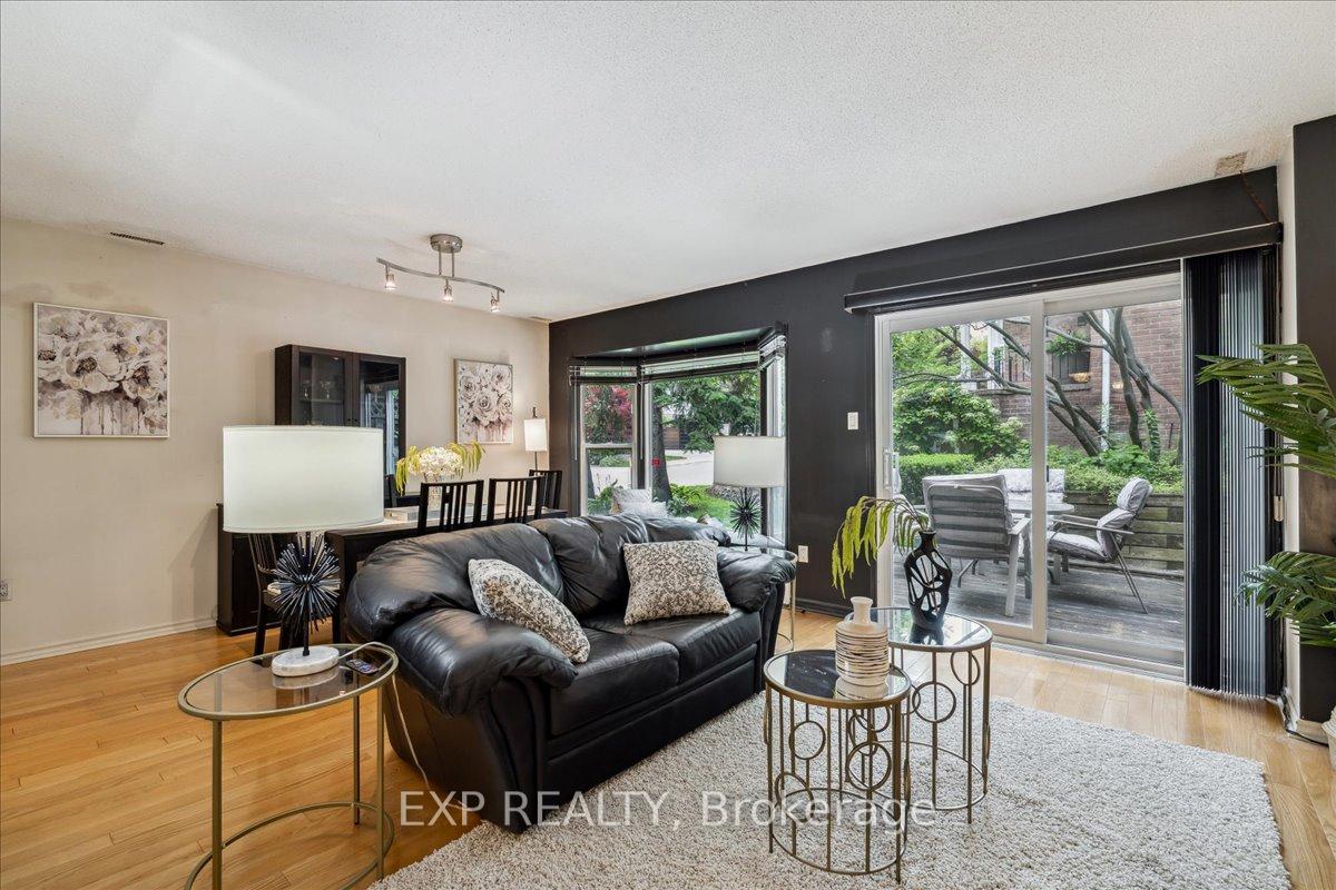 3 Bedrooms Condo at 62 Tamarack, Toronto For sale