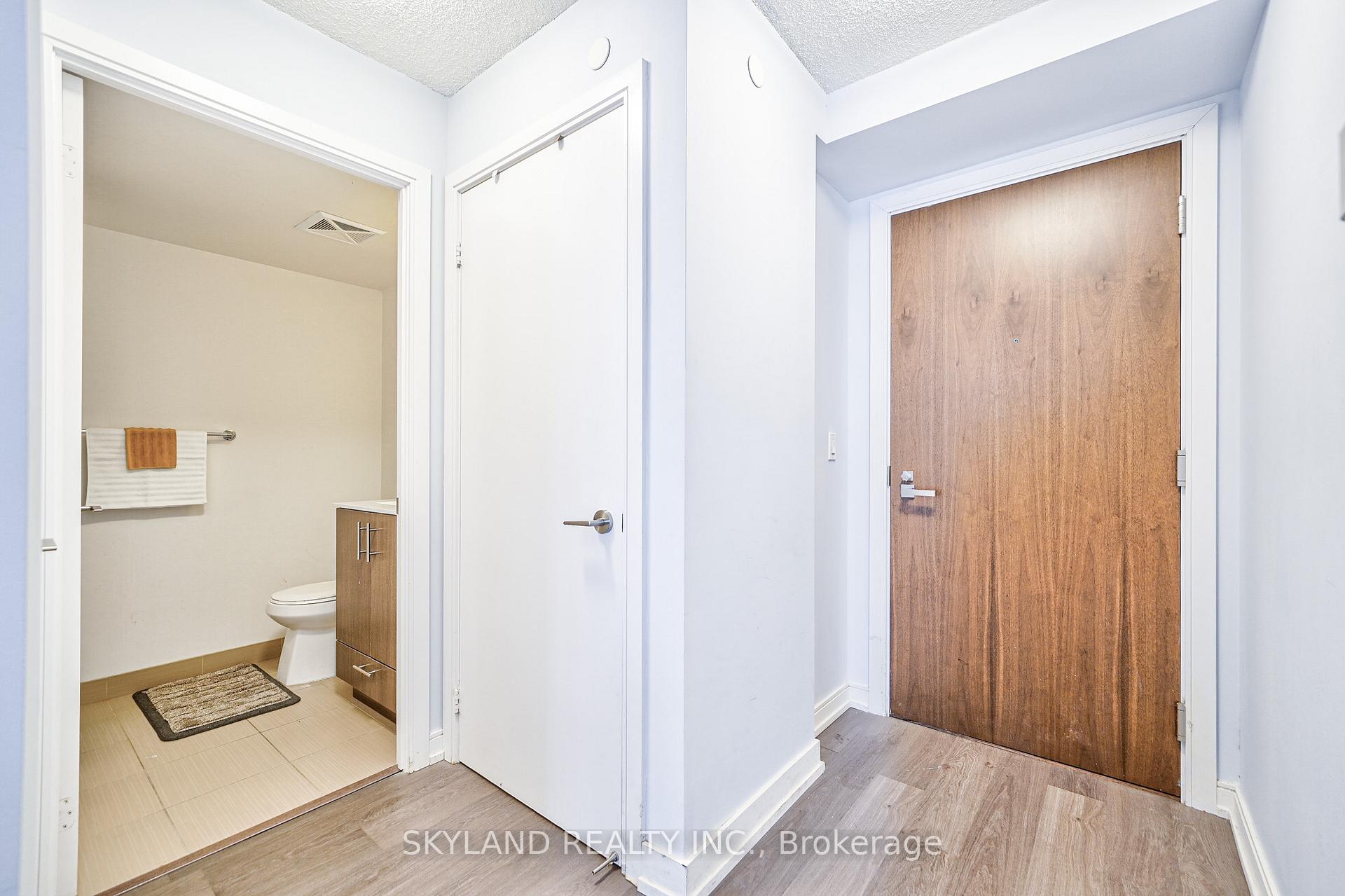 2 Bedrooms Condo at 255 Village Green, Toronto For sale
