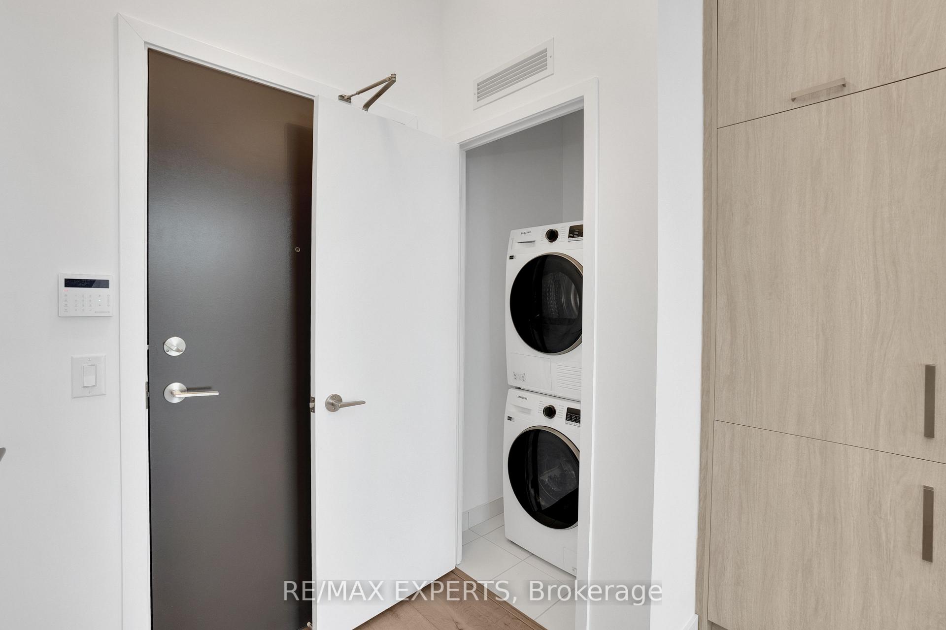 2 Bedrooms Condo at 60 Honeycrisp,  Vaughan For sale