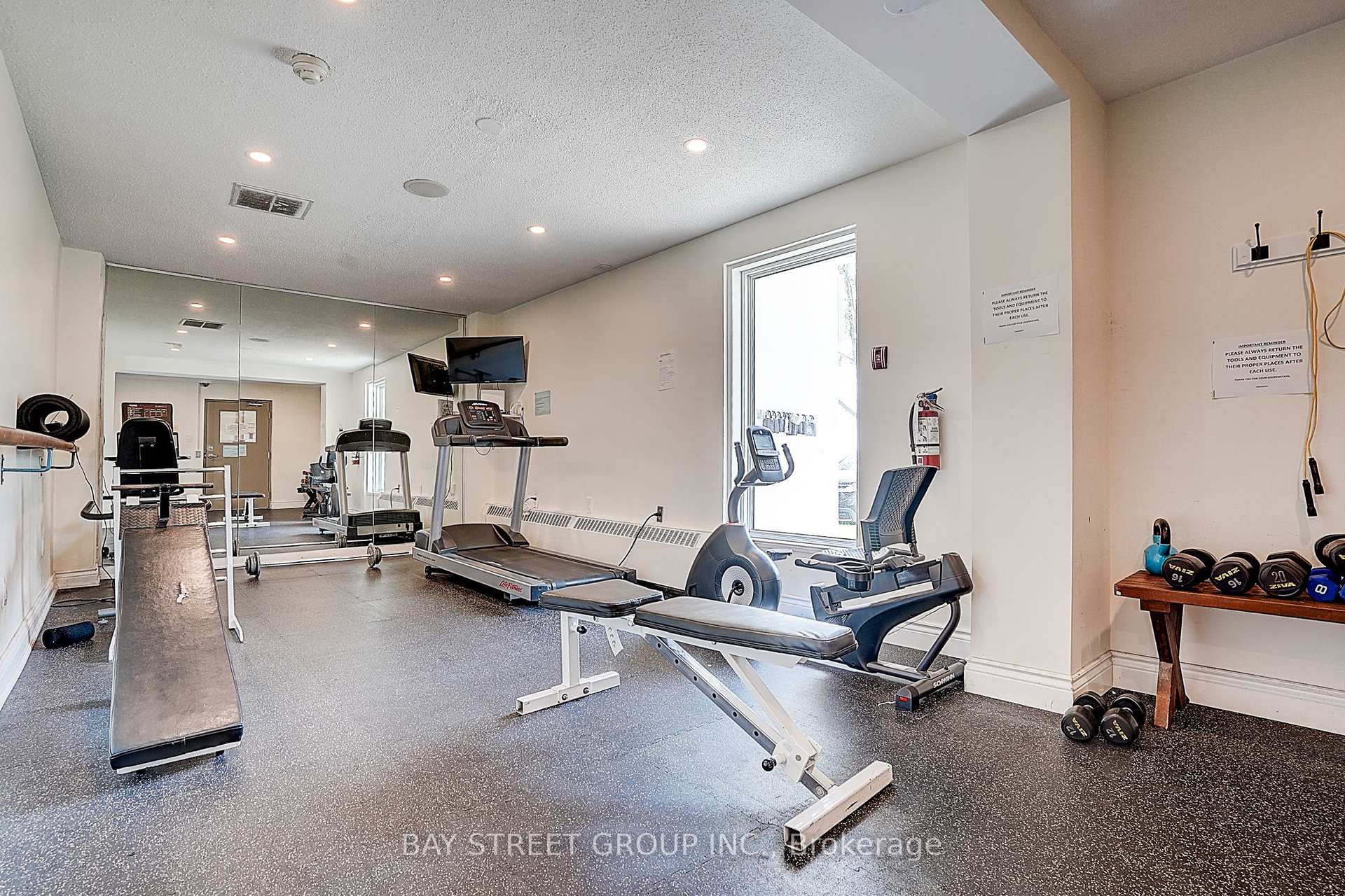 2 Bedrooms Condo at 10 Parkway Forest, Toronto For sale