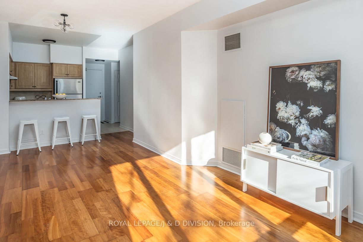 1 Bedroom Condo at 485 Rosewell, Toronto For sale