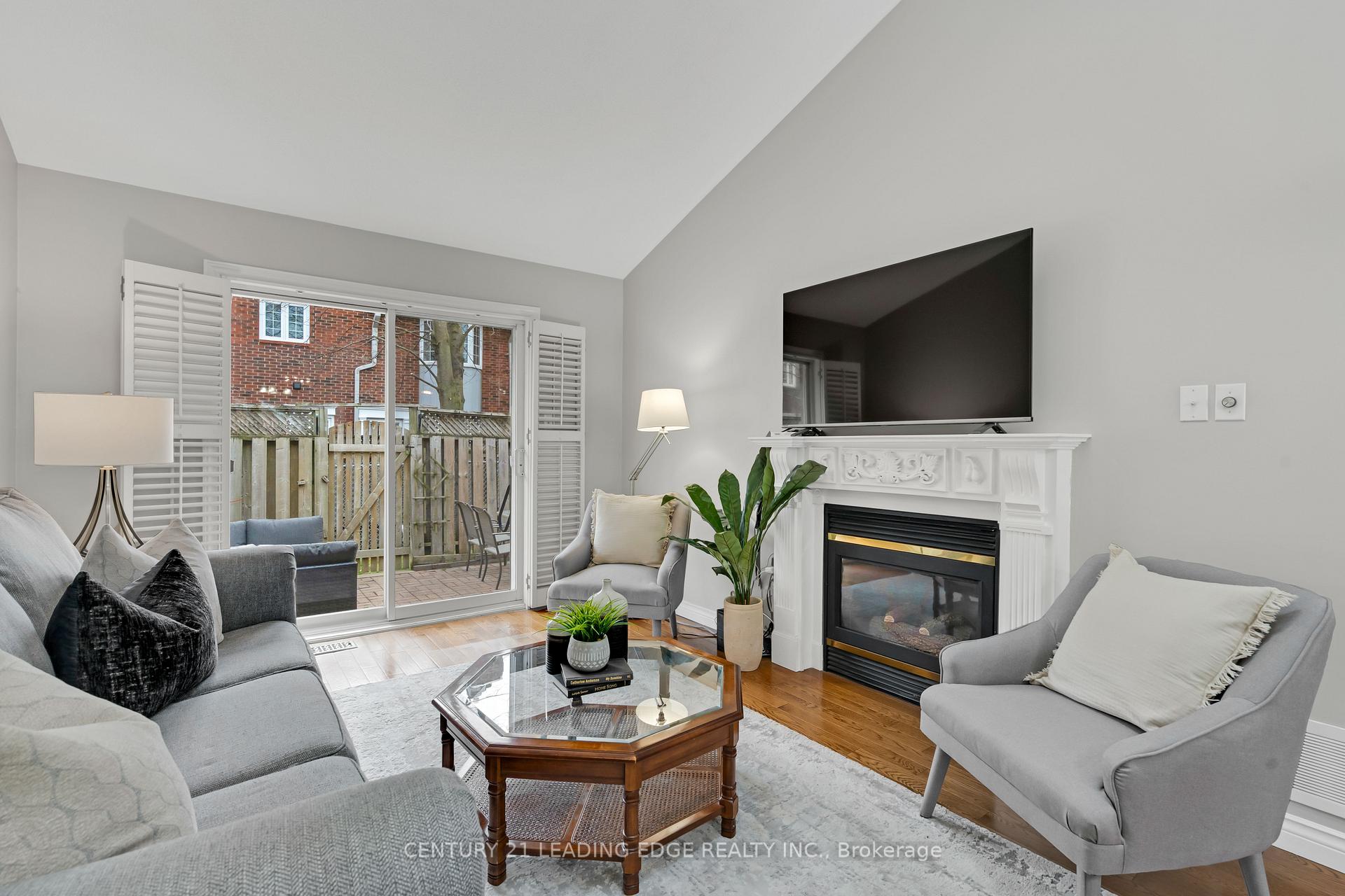 3 Bedrooms Condo at 2435 Woodward,  Burlington For sale