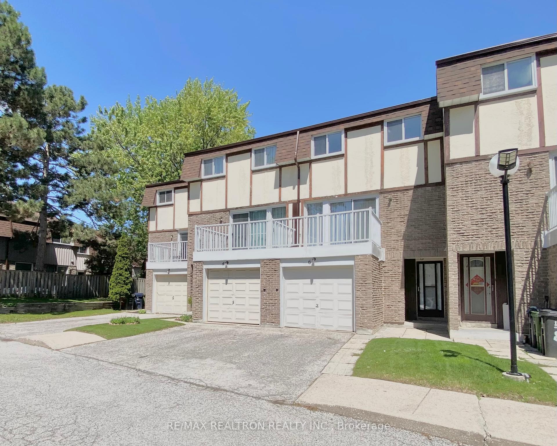 3 Bedrooms Condo at 44 Chester Le, Toronto For sale