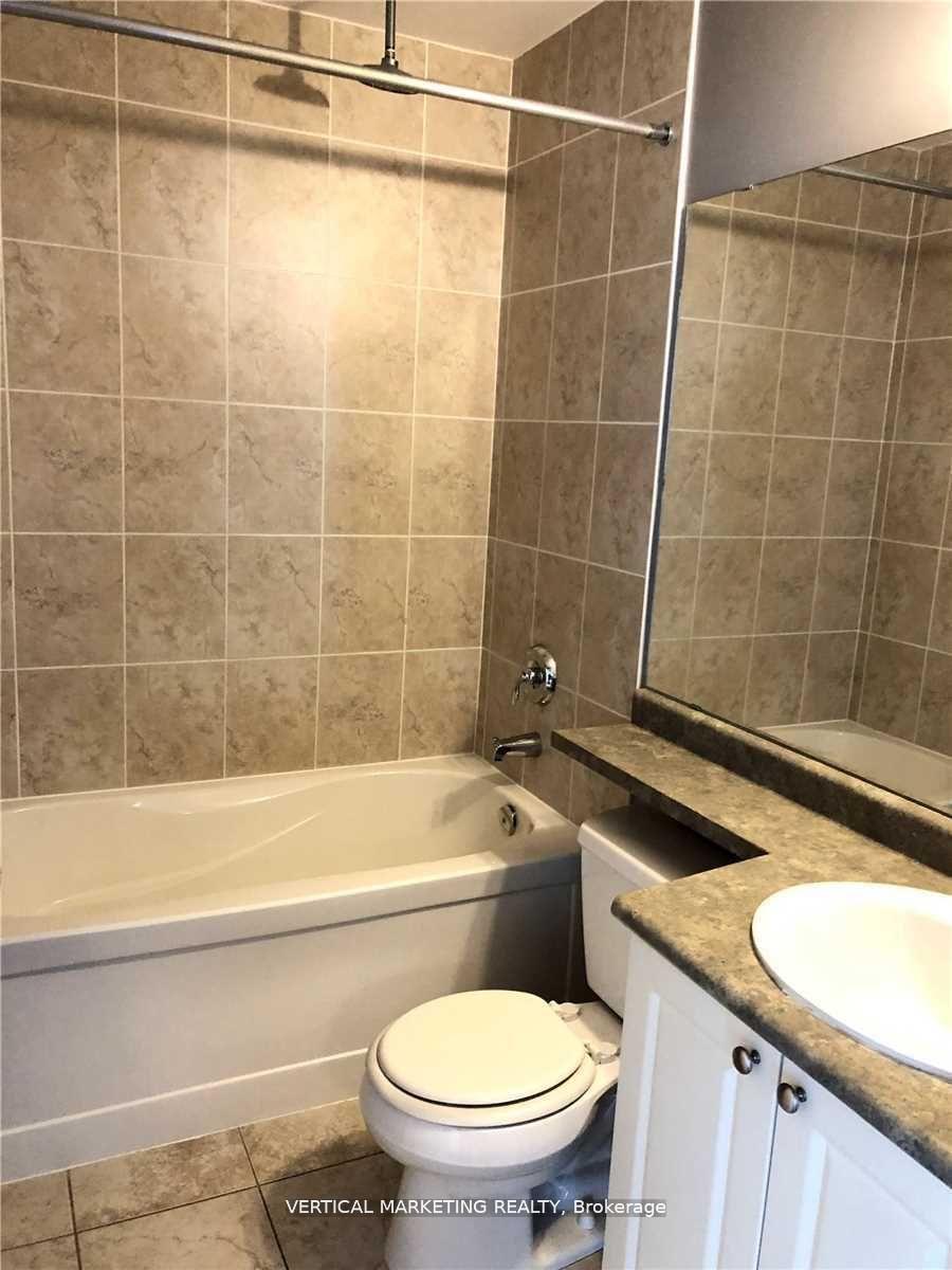 2 Bedrooms Condo at 223 Webb, Mississauga For sale