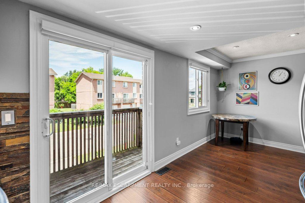 3 Bedrooms Condo at 29 HERITAGE, Hamilton For sale