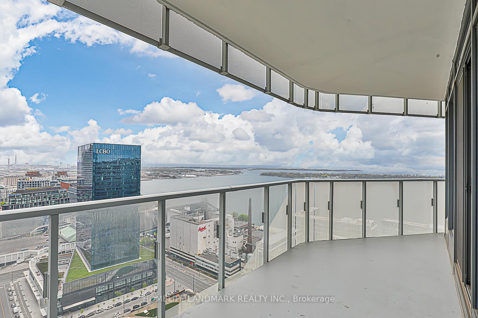 3 Bedrooms Condo at 28 Freeland, Toronto For sale