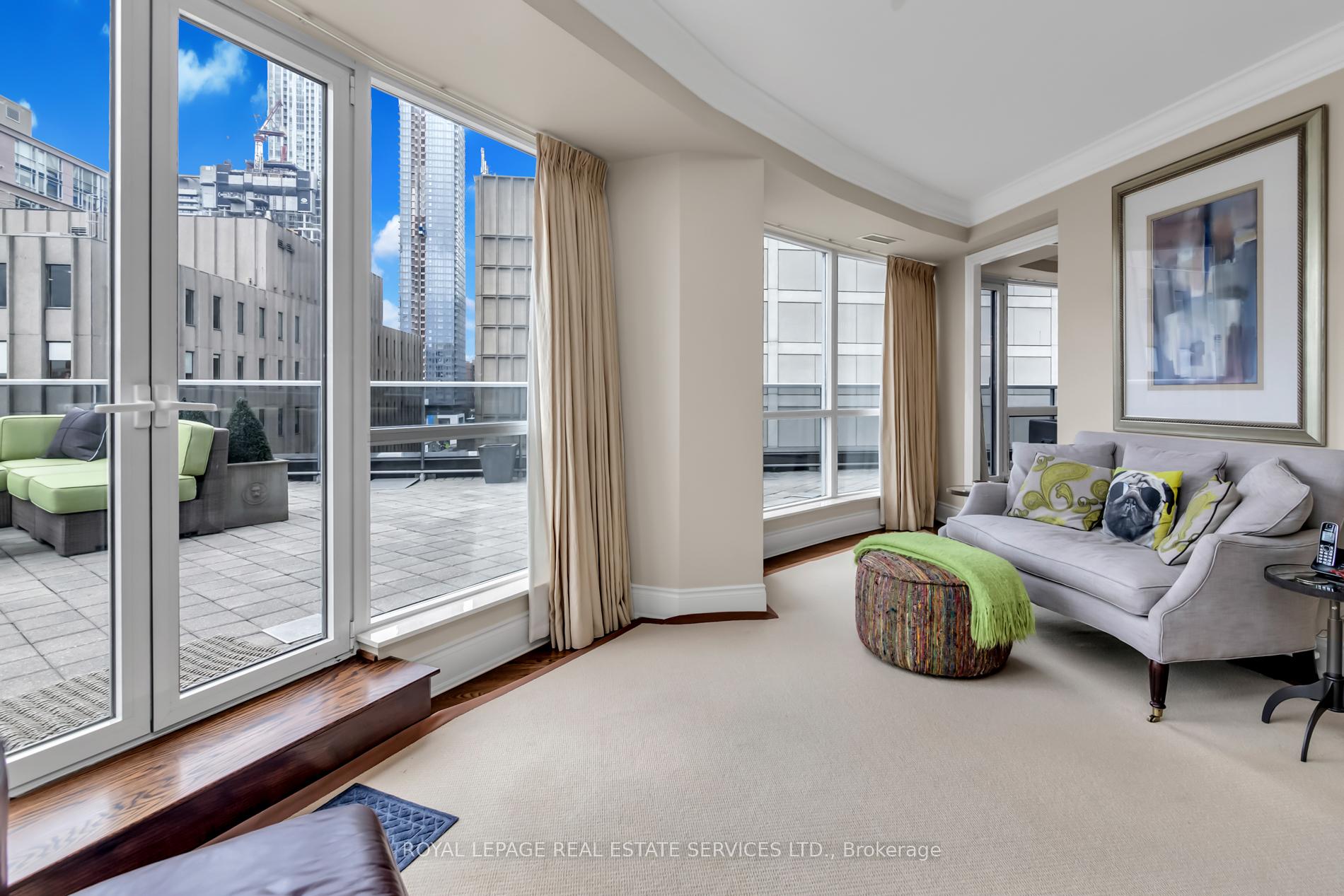3 Bedrooms Condo at 10 Bellair, Toronto For sale