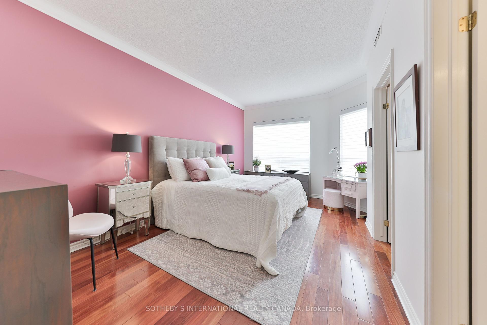 2 Bedrooms Condo at 5194 Lakeshore, Burlington For sale