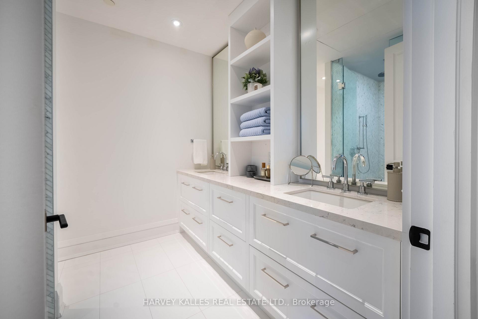 2010 Bathurst Street 2C