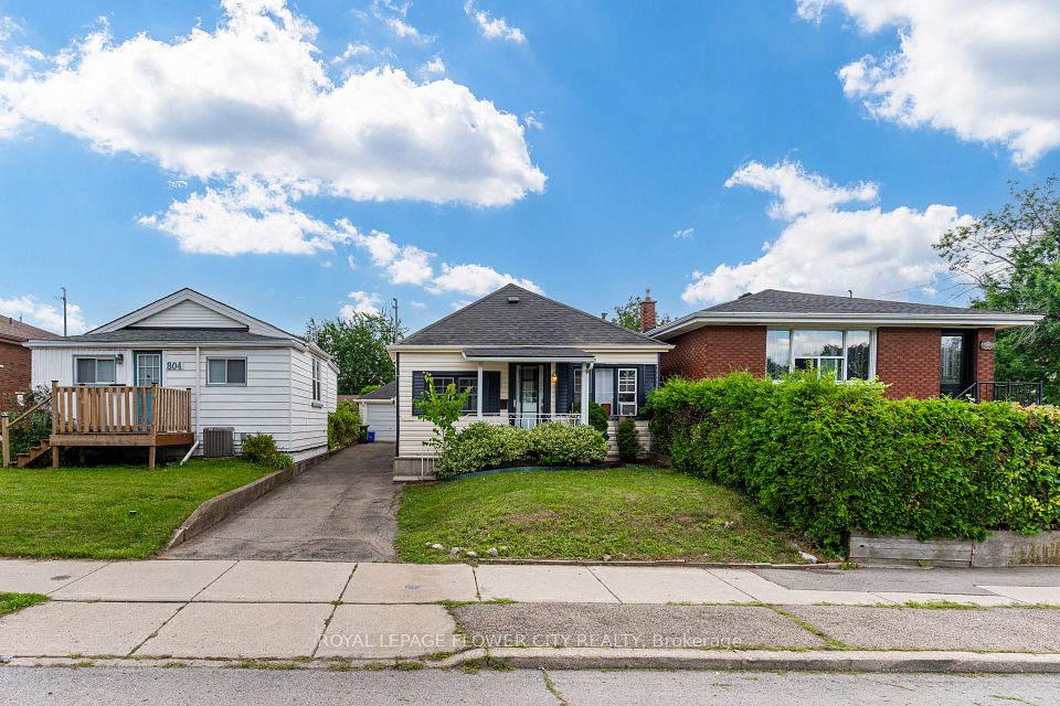 800 Roxborough
