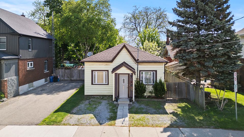 4774 Saint Clair