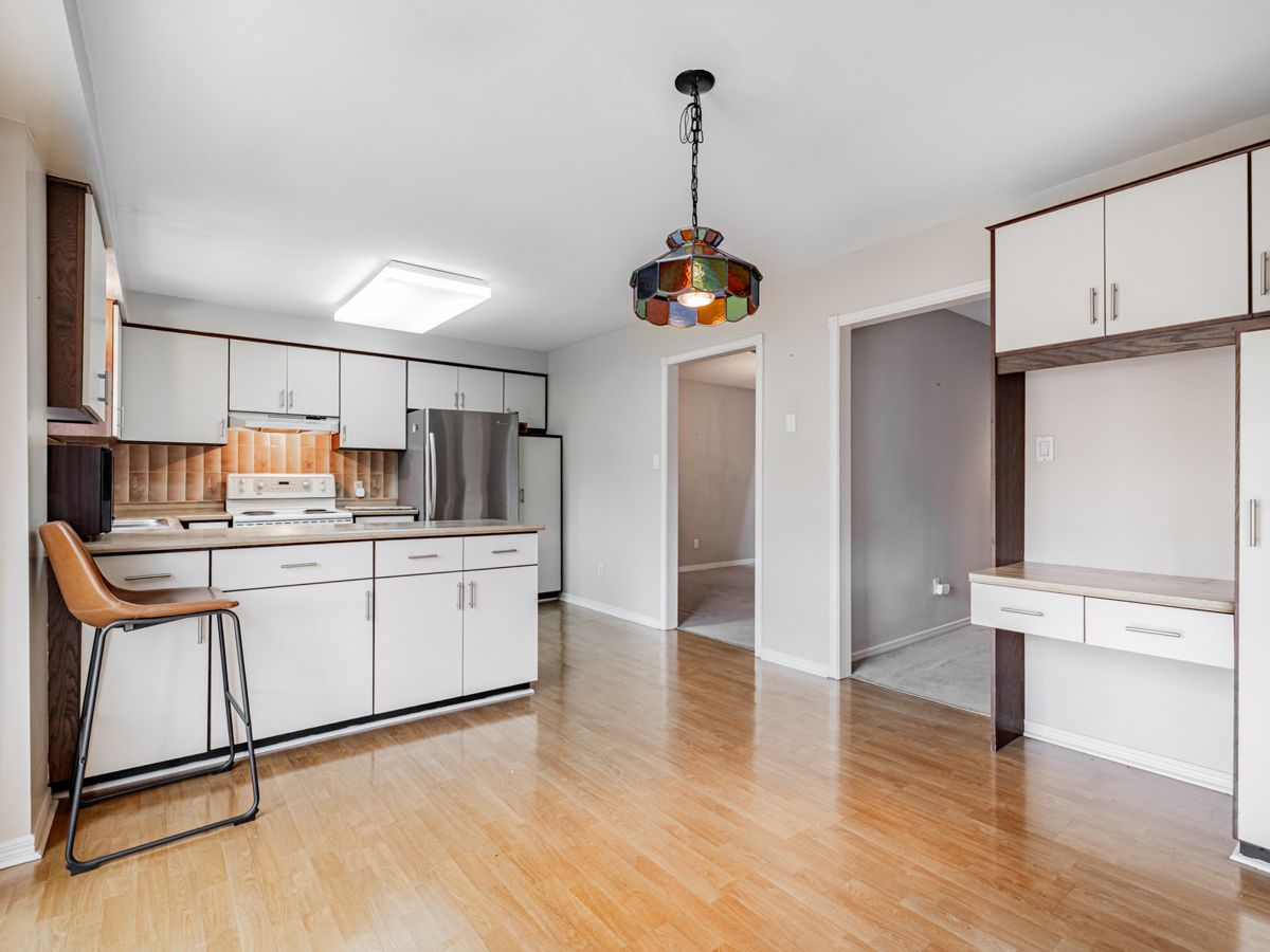 18 Finlayson Court W