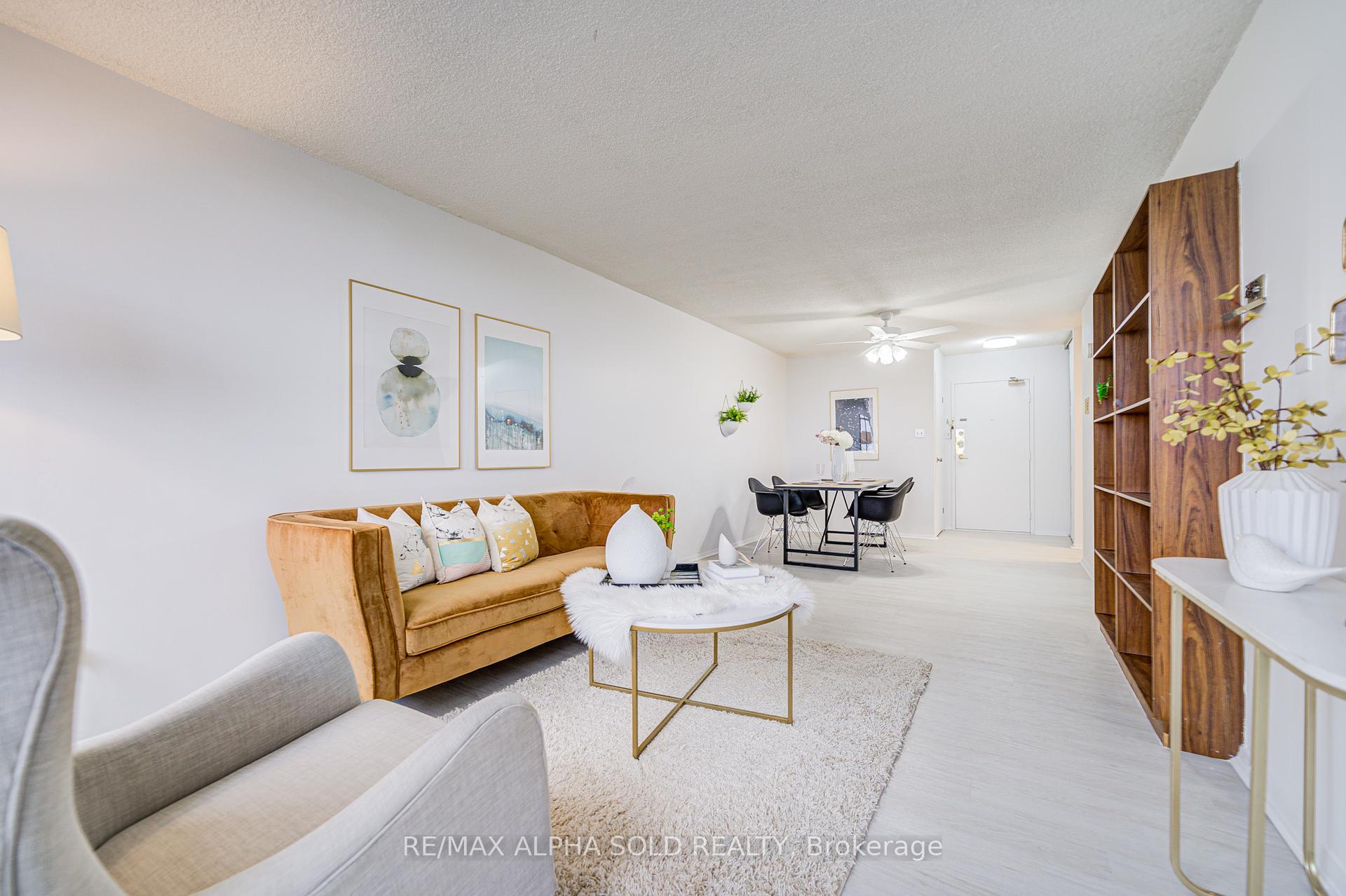 3 Bedrooms Condo at 100 Echo Point, Toronto For sale