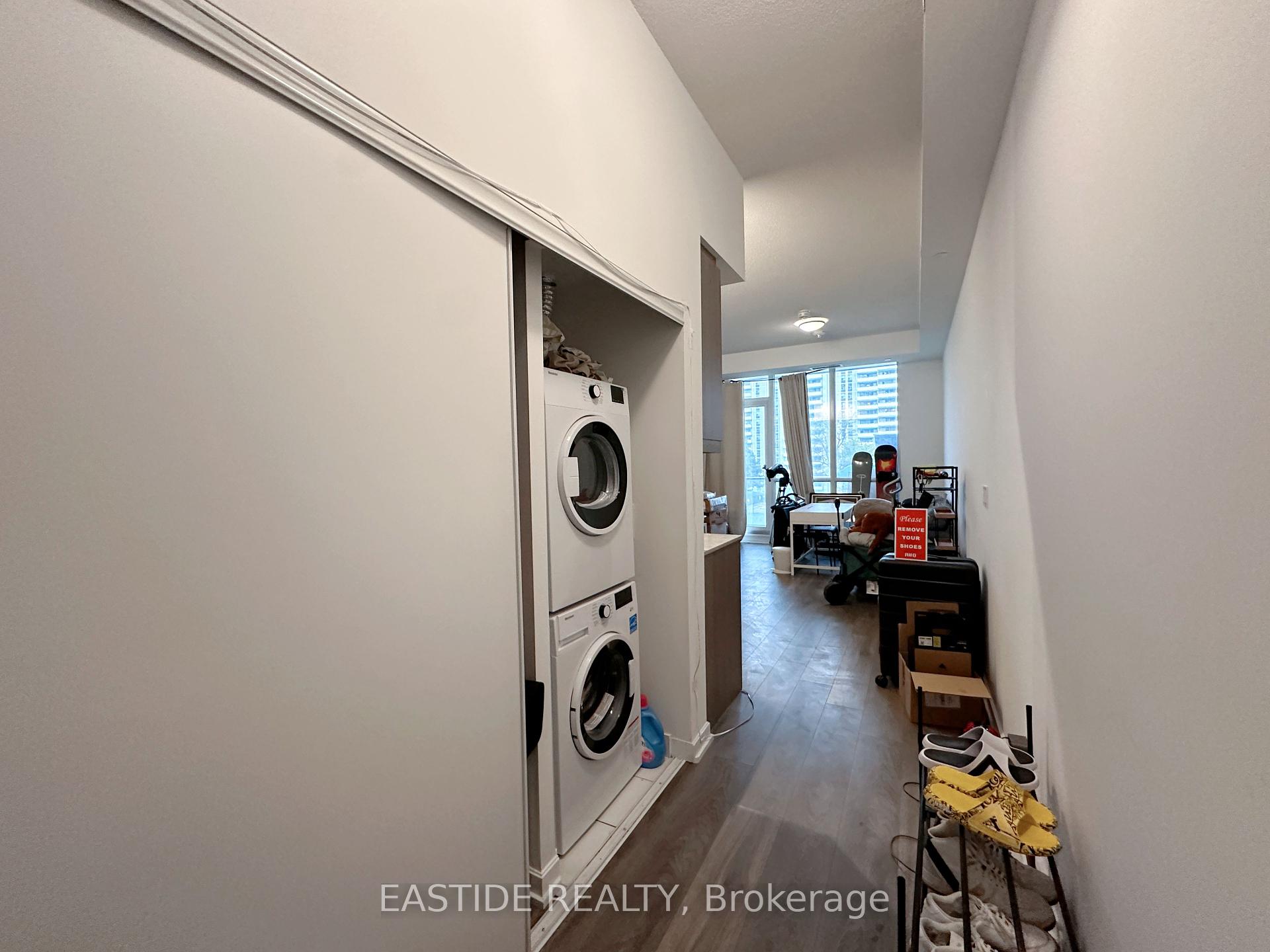 2 Bedrooms Condo at 36 Forest Manor, Toronto For sale