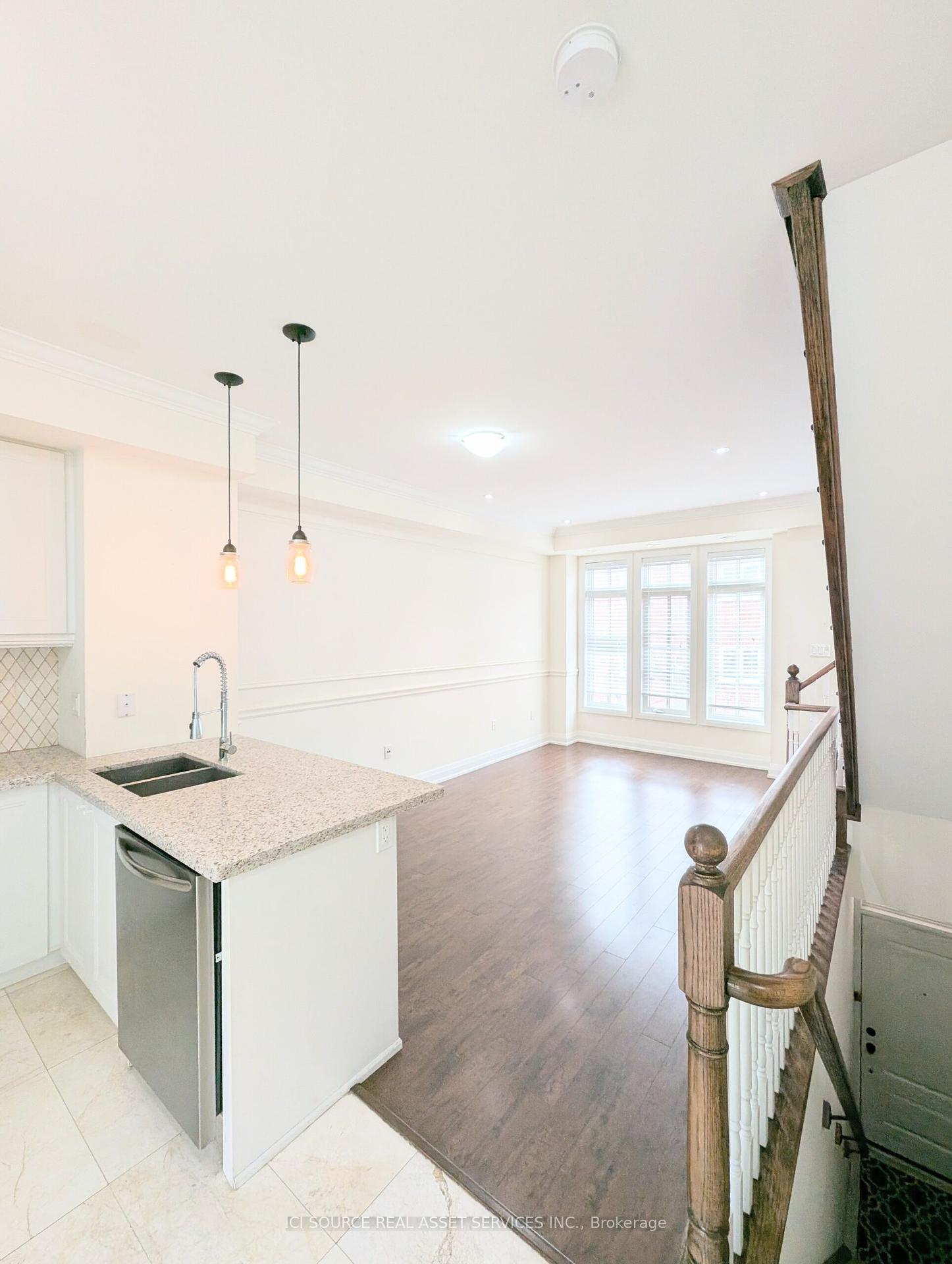 2 Bedrooms Condo at 3077 Cawthra,  Mississauga For sale
