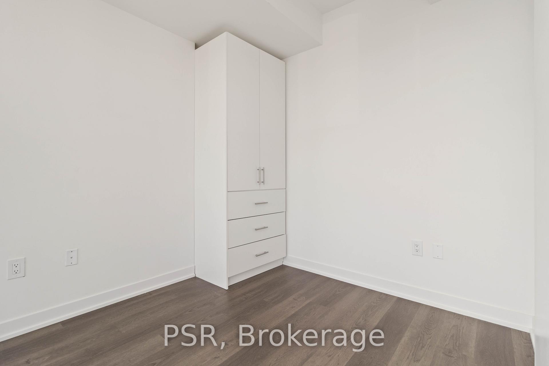 3 Bedrooms Condo at 3900 Confederation, Mississauga For sale