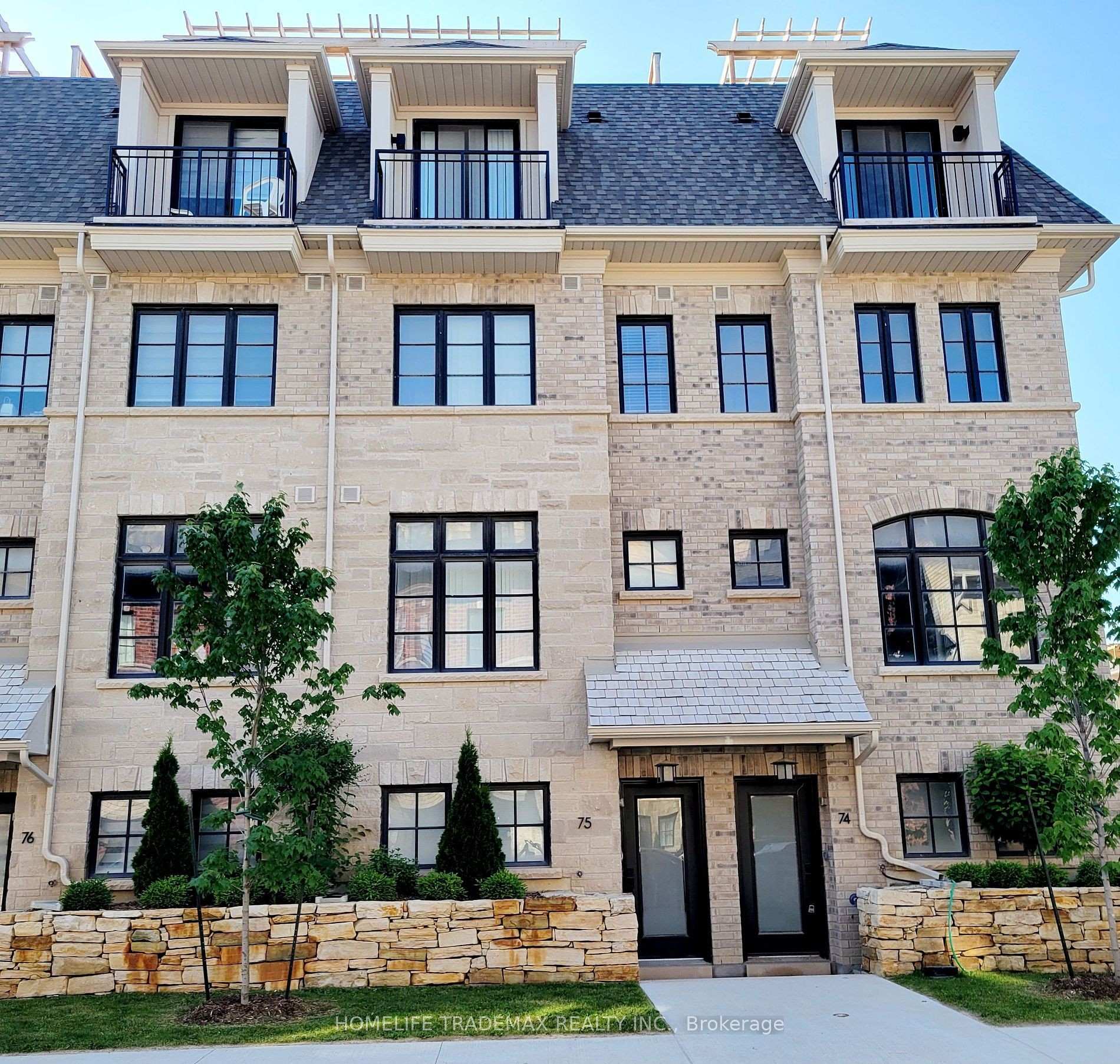 3 Bedrooms Condo at 15 Lunar, Mississauga For sale