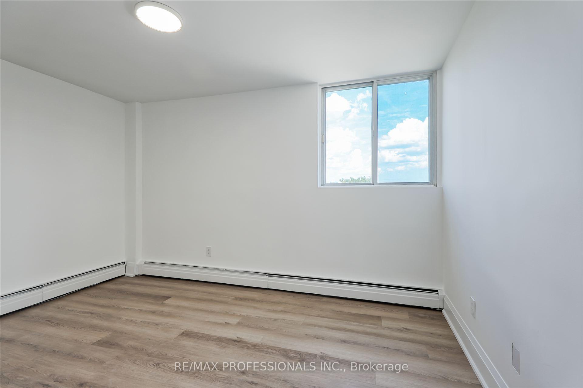 3 Bedrooms Condo at 11 Neilson, Toronto For sale
