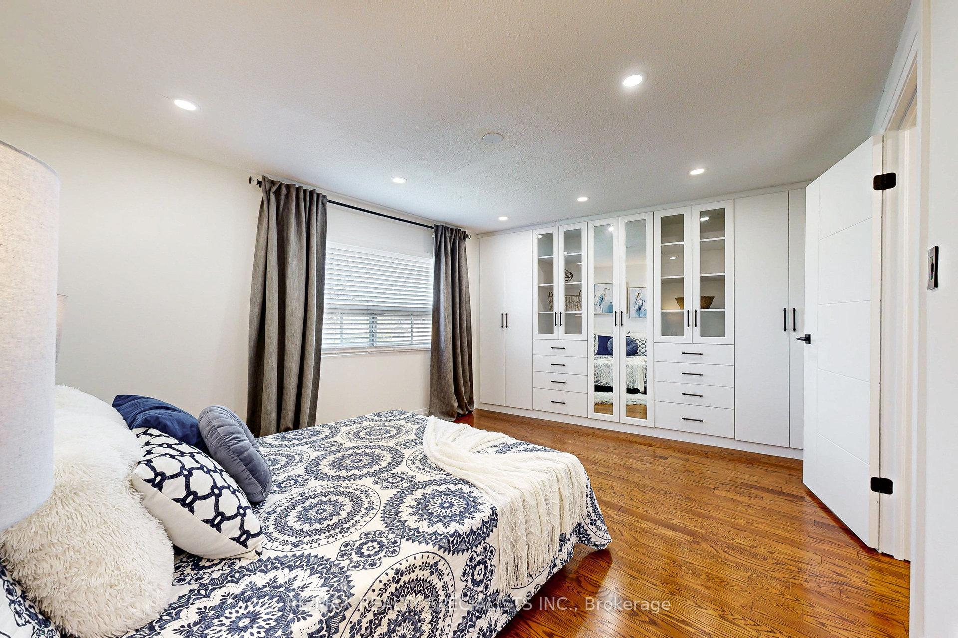 3 Bedrooms Condo at 2035 Asta, Mississauga For sale