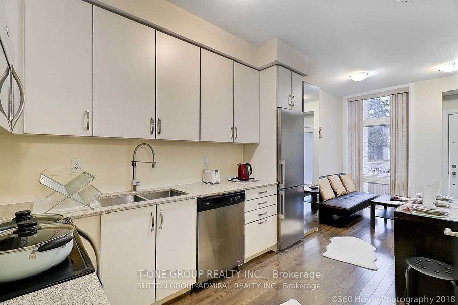 #102 - 23 Eldora Avenue, Toronto, ON M2M 0B5