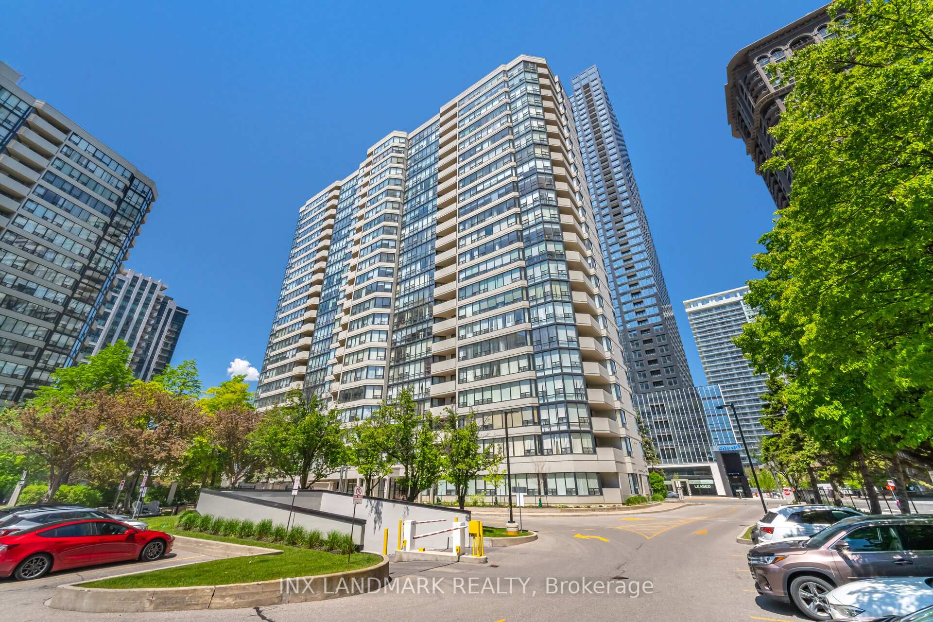 3 Bedrooms Condo at 330 Rathburn, Mississauga For sale