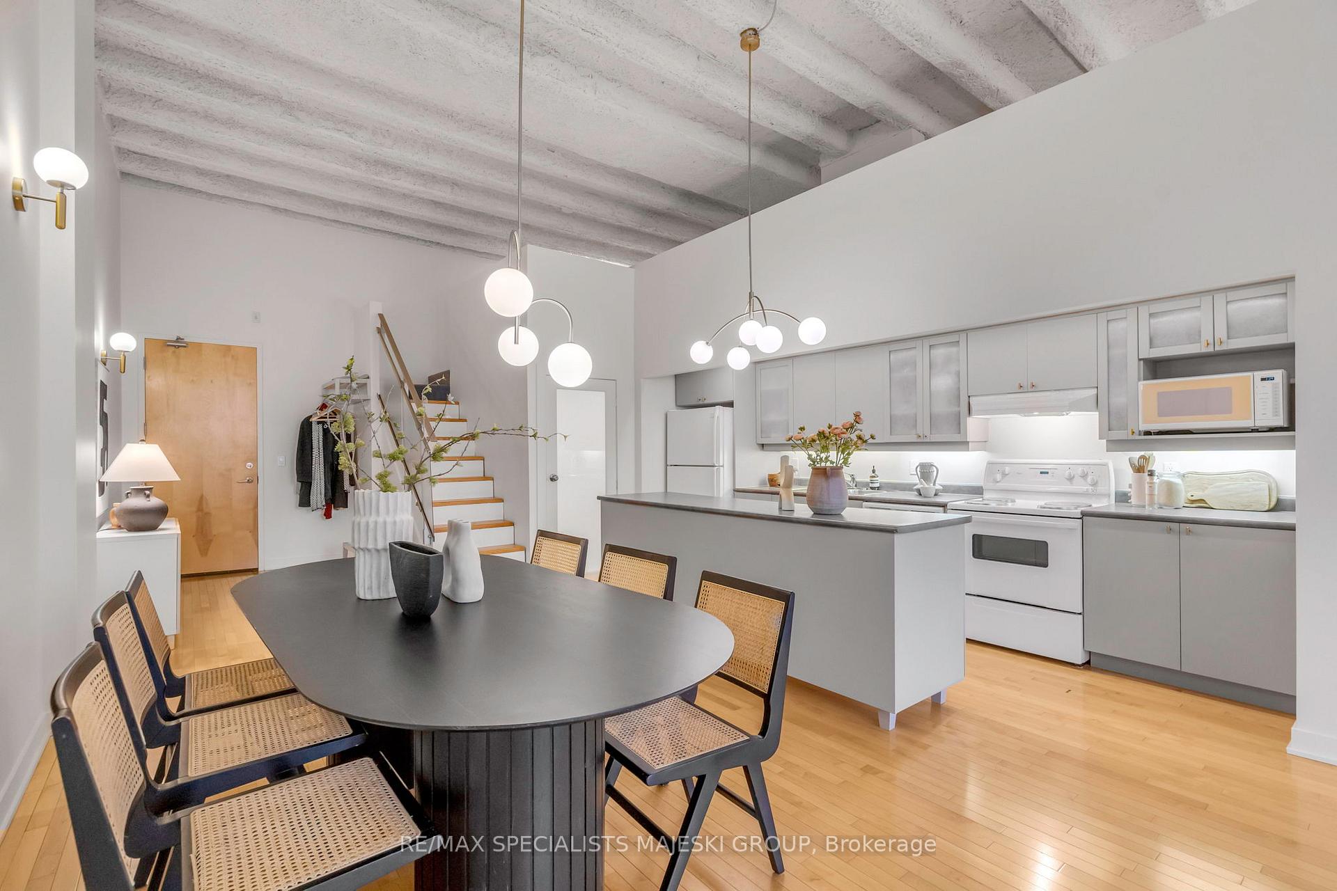 3 Bedrooms Condo at 21 Nassau,  Toronto For sale