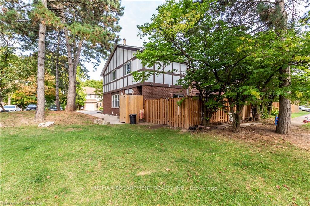 3 Bedrooms Condo at 4199 Longmoor, Burlington For sale