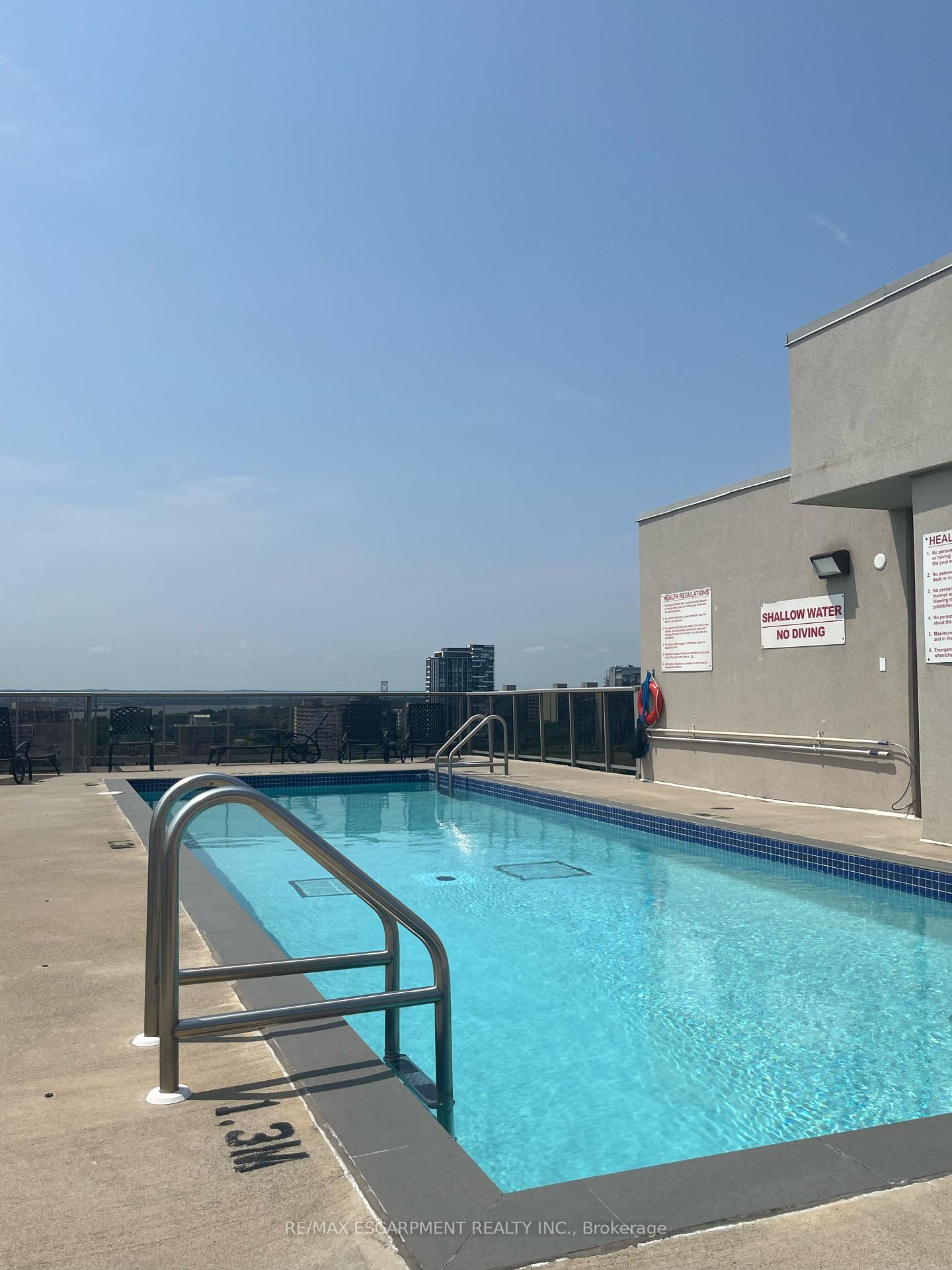 2 Bedrooms Condo at 1477 Lakeshore, Burlington For sale
