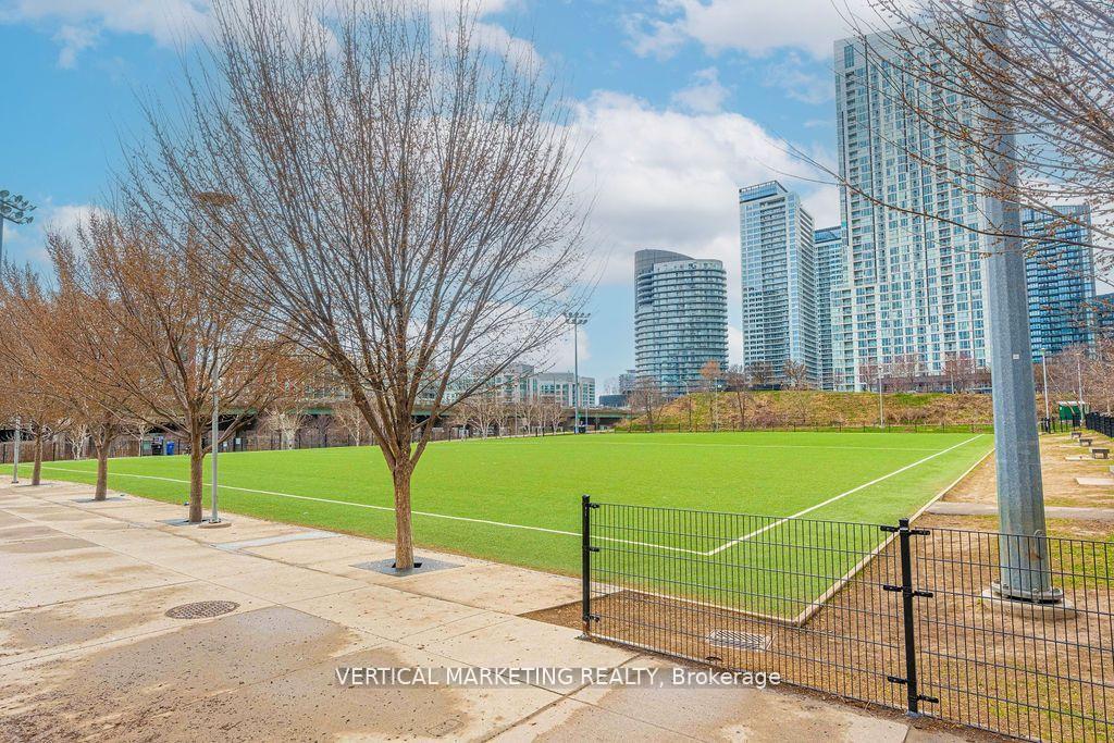 2 Bedrooms Condo at 11 Brunel, Toronto For sale