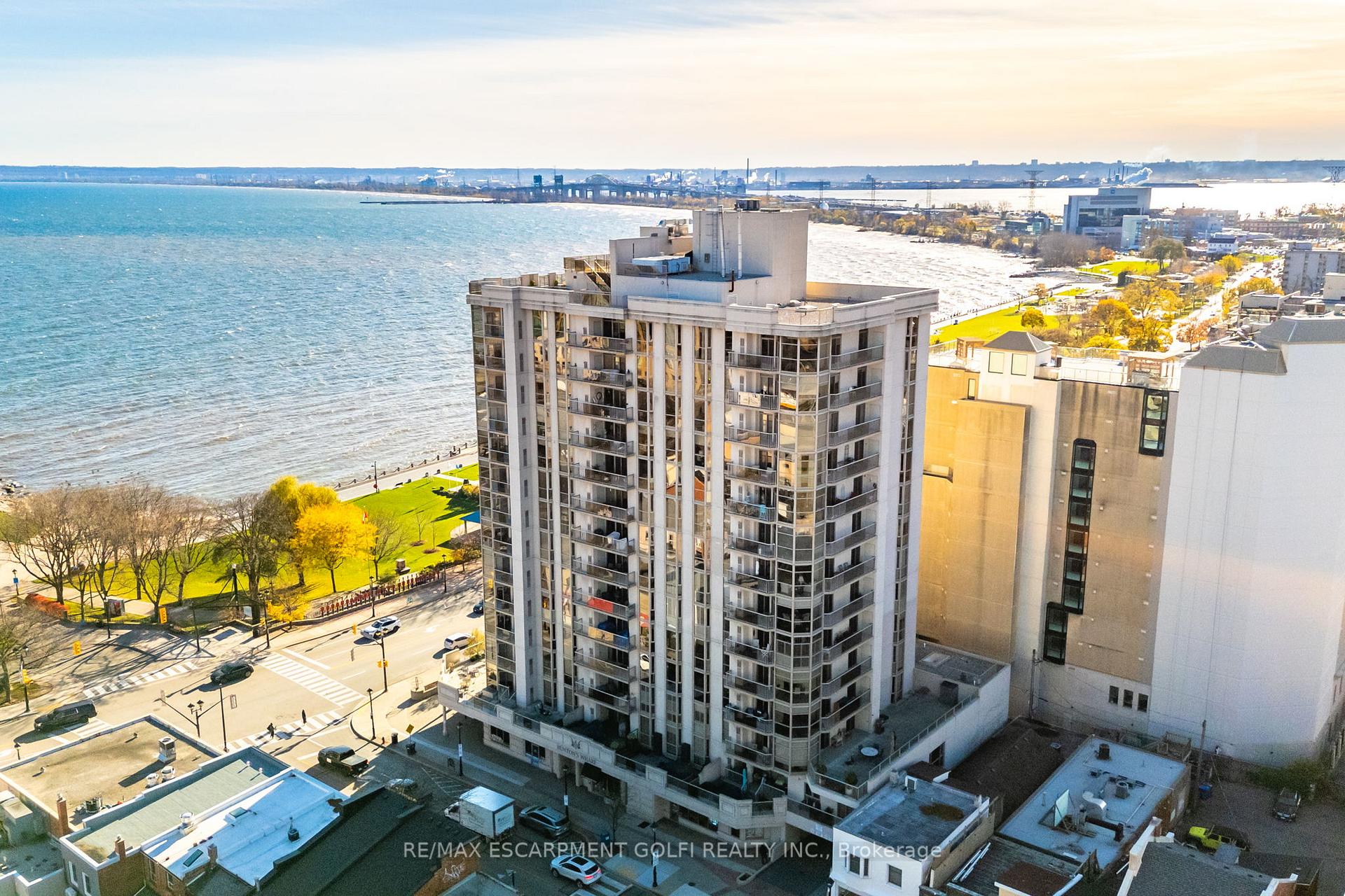 2 Bedrooms Condo at 1477 Lakeshore, Burlington For sale
