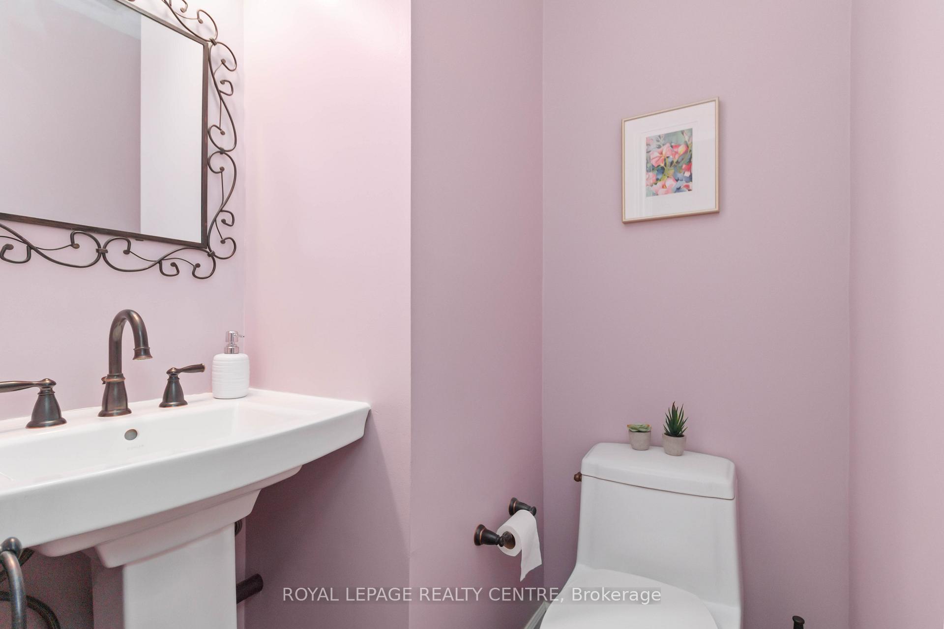 3 Bedrooms Condo at 3400 Rhonda, Mississauga For sale