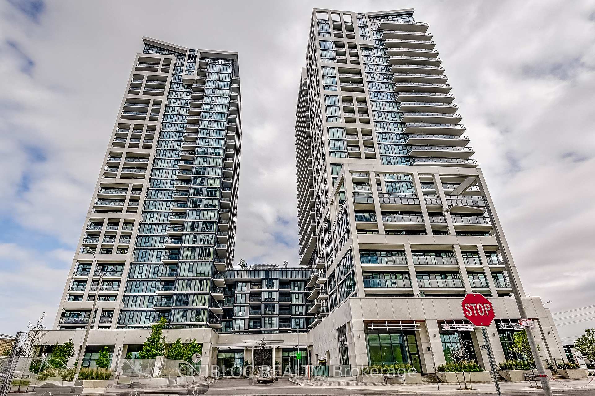 2 Bedrooms Condo at 9000 Jane, Vaughan For sale