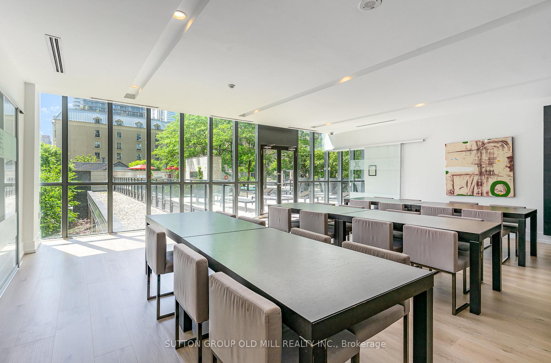 2 Bedrooms Condo at 110 Charles, Toronto For sale
