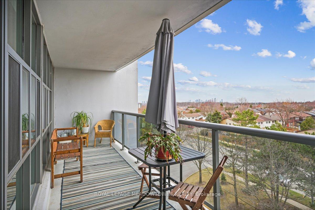 2 Bedrooms Condo at 2665 Windwood, Mississauga For sale