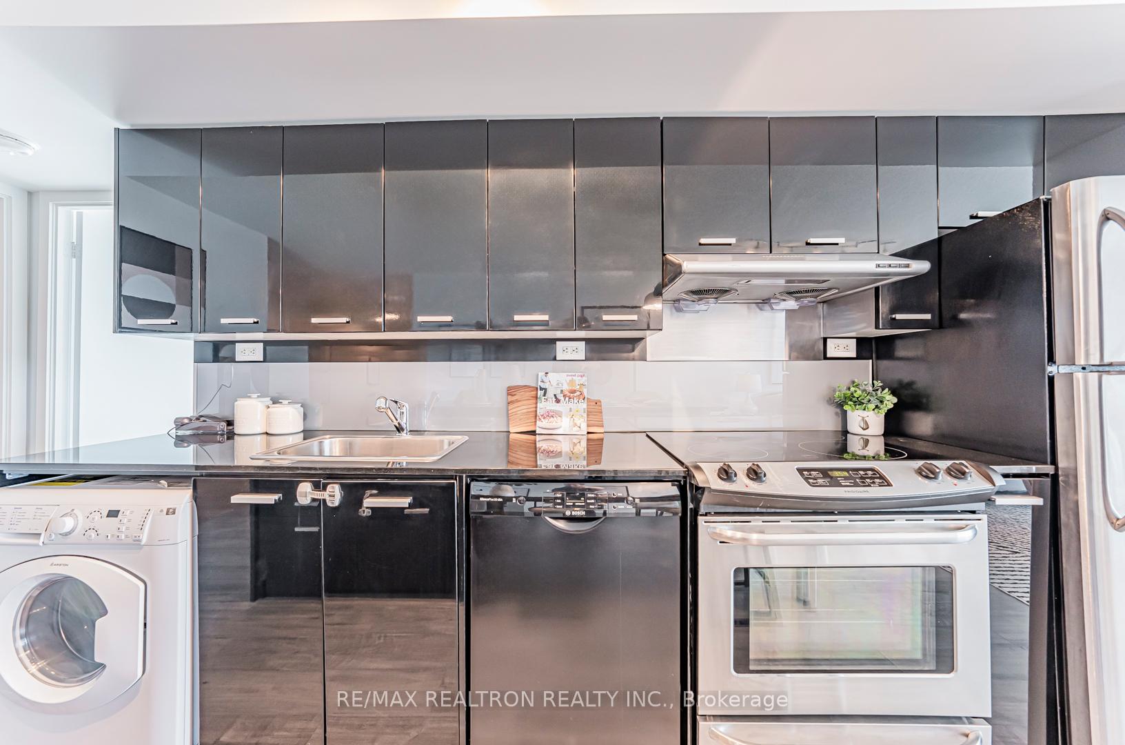 3 Bedrooms Condo at 29 Singer, Toronto For sale
