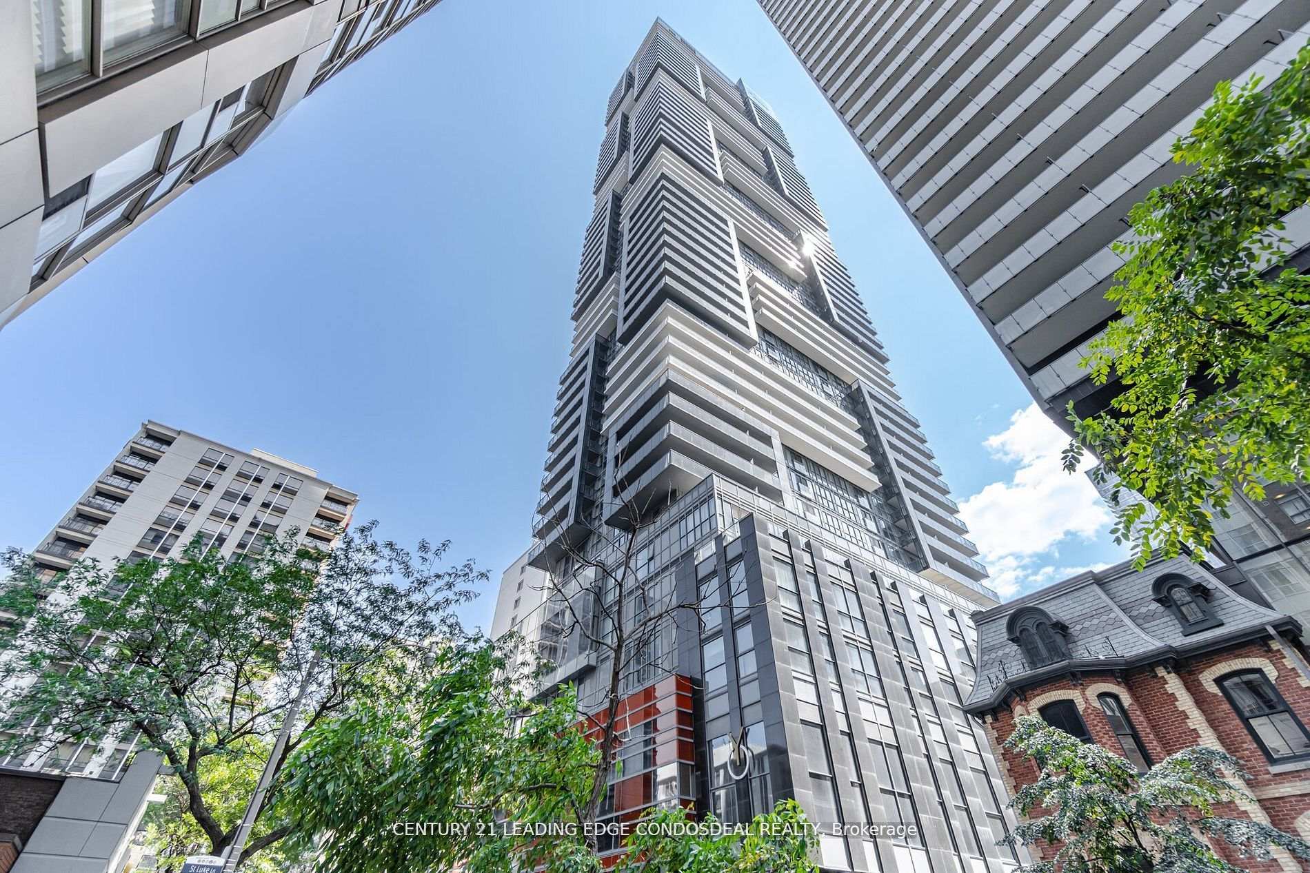 2 Bedrooms Condo at 7 Grenville, Toronto For sale