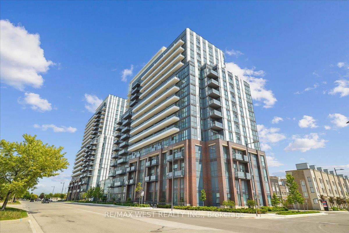 2 Bedrooms Condo at 10 Honeycrisp, Vaughan For sale
