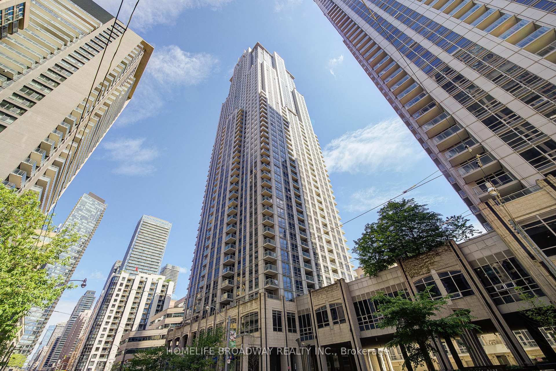 #215 - 763 Bay Street, Toronto, ON M5G 2R3 #215