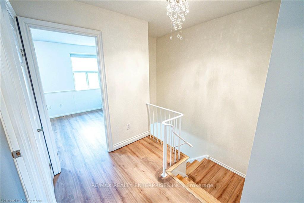 4 Bedrooms Condo at 1050 Shawnmarr, Mississauga For sale