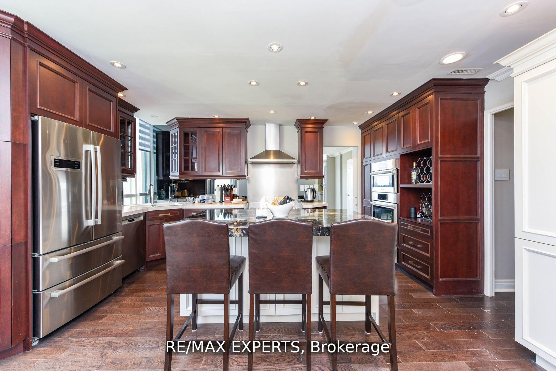 3 Bedrooms Condo at 4460 Tucana, Mississauga For sale