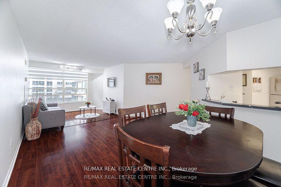 3 Bedrooms Condo at 250 Webb, Mississauga For sale