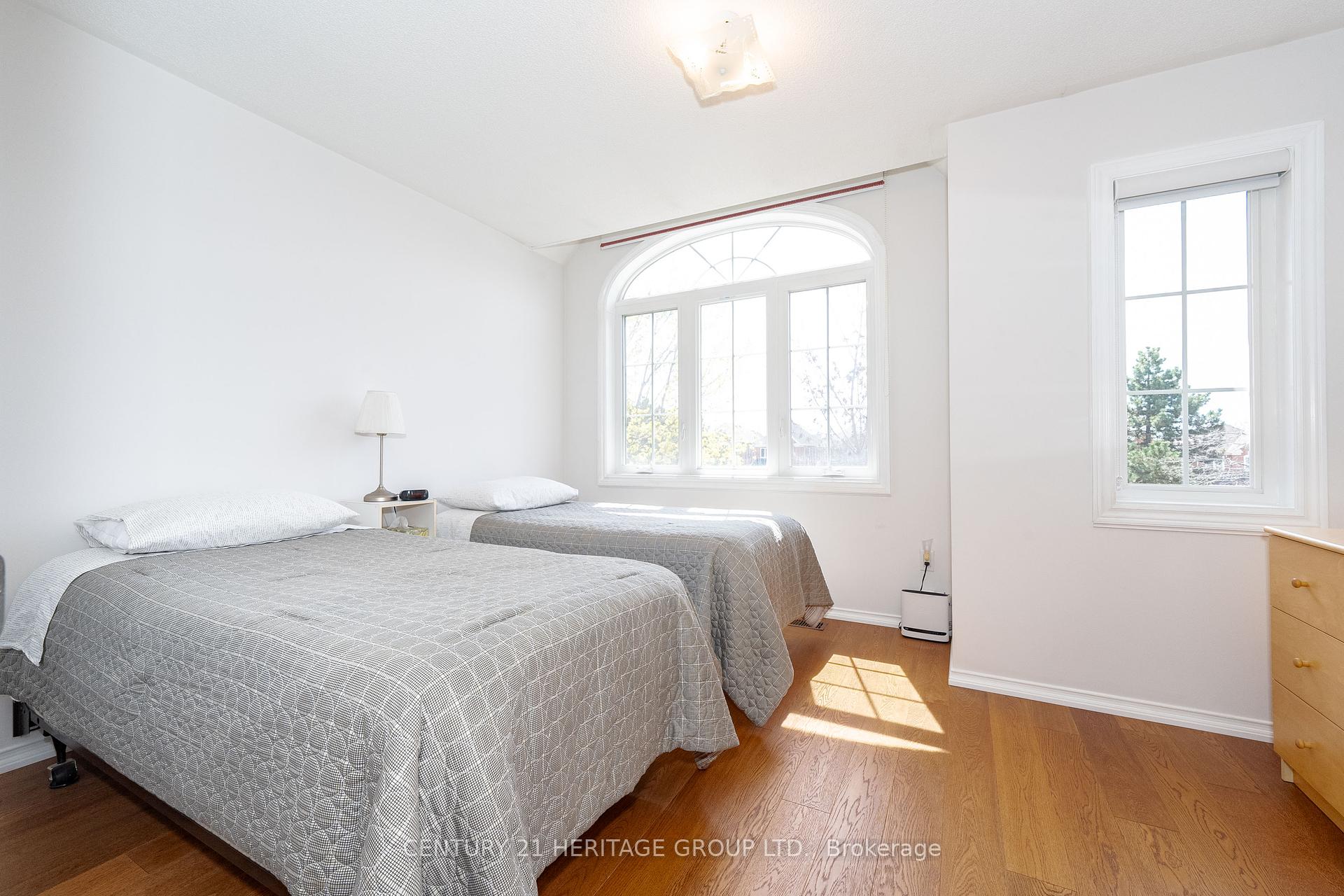 3 Bedrooms Condo at 124 Rory,  Toronto For sale