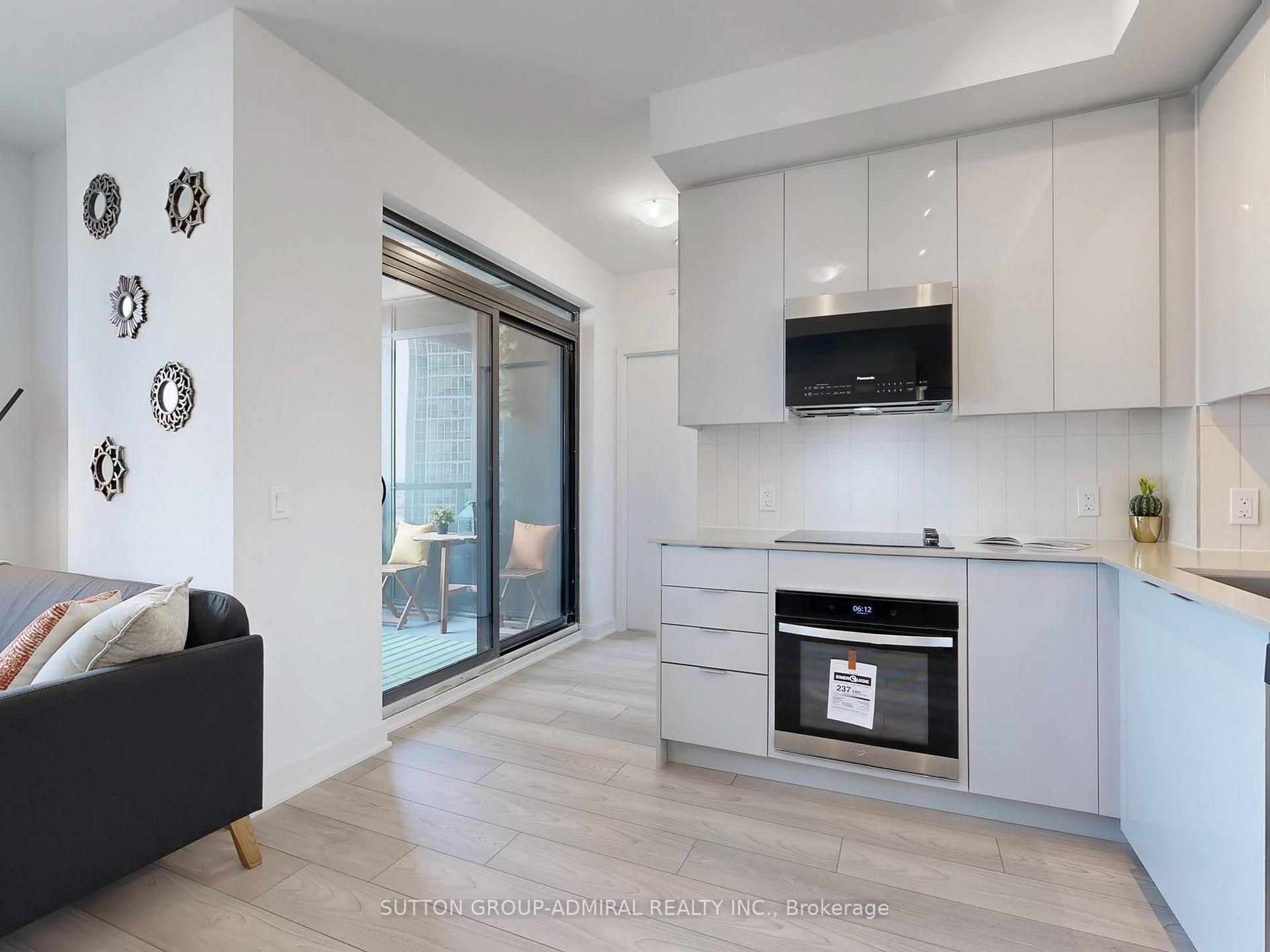 2 Bedrooms Condo at 2920 Hwy 7, Vaughan For sale