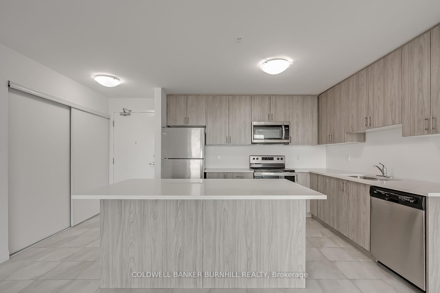2 Bedrooms Condo at 5 Hamilton, Hamilton For sale